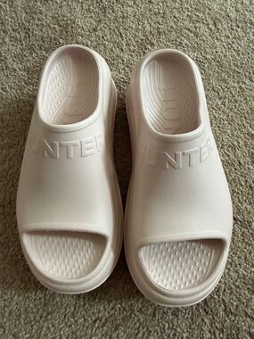New women’s Hunter Cushioned Slide Sandals in Pale Pink
